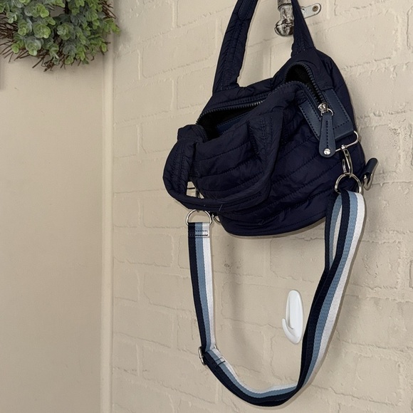 Sondra Robert’s purse Navy Quilted puffer Tote Bag crossbody striped nautical - Picture 4 of 6